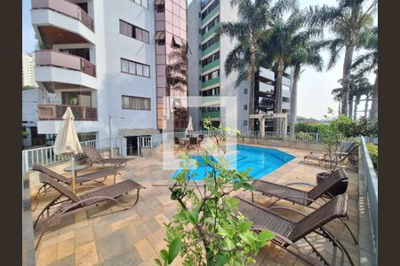 Apartamento à venda com 163m², 3 quartos e 2 vagas Apartamento à venda com 163m², 3 quartos e 2 vagasÁrea comum - Piscina