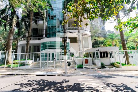 Apartamento à venda com 210m², 2 quartos e 3 vagas Apartamento à venda com 210m², 2 quartos e 3 vagasFachada e portaria