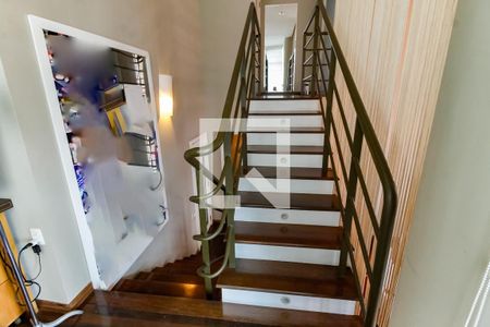 Apartamento à venda com 210m², 2 quartos e 3 vagas Apartamento à venda com 210m², 2 quartos e 3 vagasEscada acesso Suítes