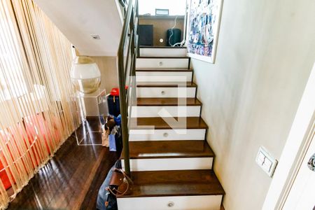 Apartamento à venda com 210m², 2 quartos e 3 vagas Apartamento à venda com 210m², 2 quartos e 3 vagasEscada acesso quartos