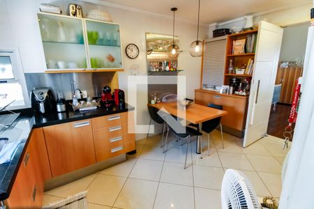 Apartamento à venda com 210m², 2 quartos e 3 vagas Apartamento à venda com 210m², 2 quartos e 3 vagasCozinha - Armários