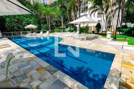 Apartamento à venda com 210m², 2 quartos e 3 vagas Apartamento à venda com 210m², 2 quartos e 3 vagasÁrea comum - Piscina