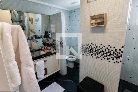 Apartamento à venda com 210m², 2 quartos e 3 vagas Apartamento à venda com 210m², 2 quartos e 3 vagasBanheiro da Suíte 2