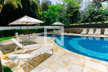 Apartamento à venda com 210m², 2 quartos e 3 vagas Apartamento à venda com 210m², 2 quartos e 3 vagasÁrea comum - Piscina