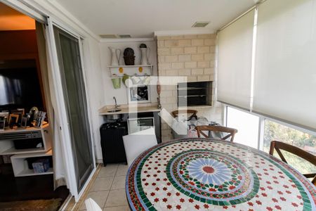 Apartamento à venda com 210m², 2 quartos e 3 vagas Apartamento à venda com 210m², 2 quartos e 3 vagasVaranda gourmet