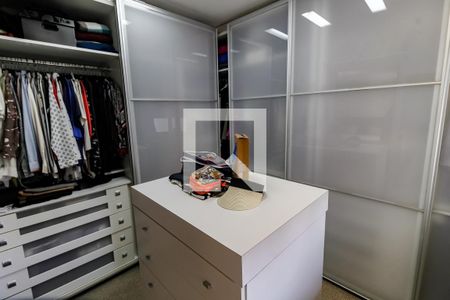 Apartamento à venda com 210m², 2 quartos e 3 vagas Apartamento à venda com 210m², 2 quartos e 3 vagasCloset da suíte 2