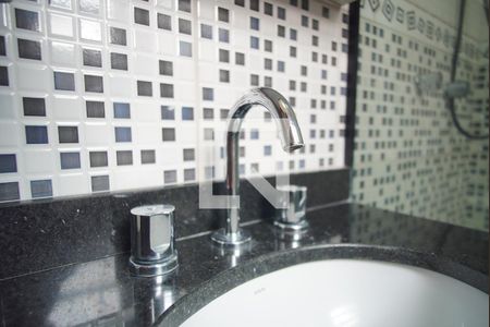 Casa à venda com 379m², 4 quartos e 1 vagaBanheiro da Suíte 1 - Torneira