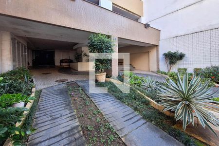 Apartamento à venda com 70m², 2 quartos e 1 vagaFachada e portaria