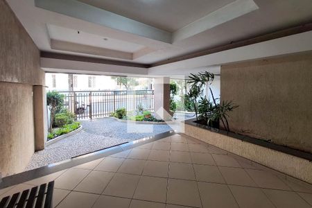 Apartamento à venda com 70m², 2 quartos e 1 vagaFachada e portaria