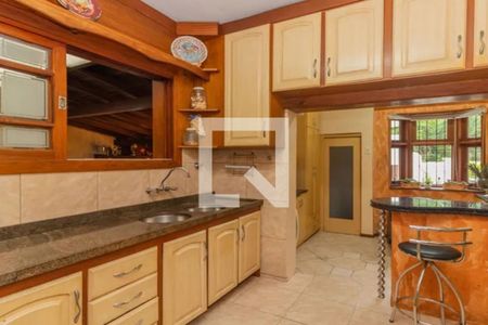 Casa à venda com 319m², 4 quartos e 4 vagasCozinha 