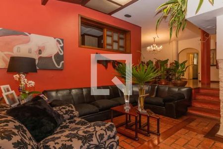 Casa à venda com 319m², 4 quartos e 4 vagasQuarto 