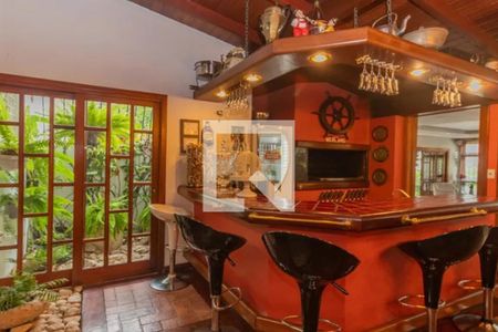 Casa à venda com 319m², 4 quartos e 4 vagasCozinha 