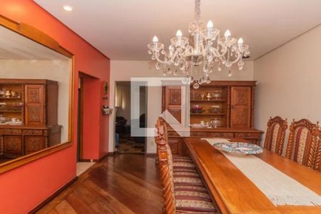 Casa à venda com 319m², 4 quartos e 4 vagasQuarto 