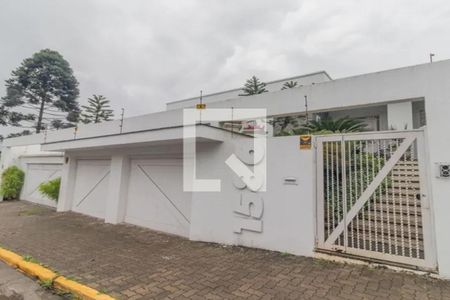 Casa à venda com 319m², 4 quartos e 4 vagasFachada