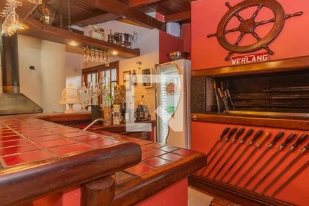 Casa à venda com 319m², 4 quartos e 4 vagasCozinha 