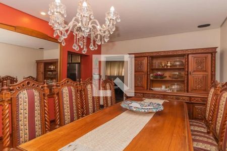 Casa à venda com 319m², 4 quartos e 4 vagasQuarto 