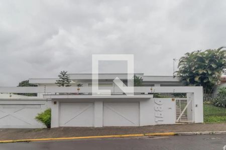 Casa à venda com 319m², 4 quartos e 4 vagasFachada