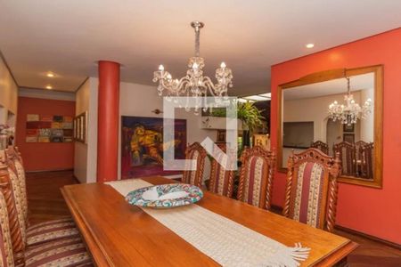 Casa à venda com 319m², 4 quartos e 4 vagasQuarto 