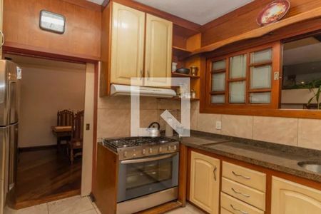 Casa à venda com 319m², 4 quartos e 4 vagasCozinha 