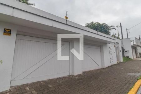 Casa à venda com 319m², 4 quartos e 4 vagasFachada