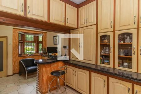 Casa à venda com 319m², 4 quartos e 4 vagasCozinha 