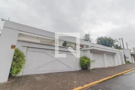 Casa à venda com 319m², 4 quartos e 4 vagasFachada