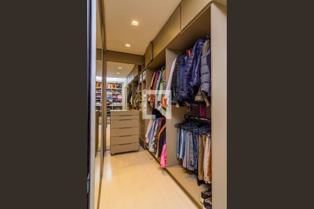 Apartamento à venda com 329m², 3 quartos e 3 vagasCloset - Quarto