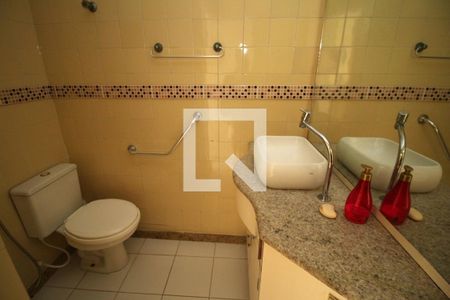 Banheiro de apartamento à venda com 1 quarto, 70m² em Olaria, Rio de Janeiro