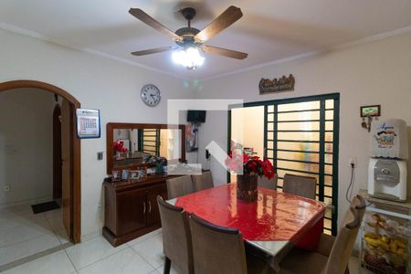 Casa à venda com 236m², 3 quartos e 4 vagas Casa à venda com 236m², 3 quartos e 4 vagasCopa