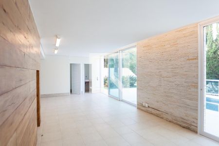 Casa de condomínio à venda com 524m², 4 quartos e 4 vagas Casa de condomínio à venda com 524m², 4 quartos e 4 vagasChurrasqueira