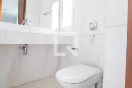 Casa de condomínio à venda com 524m², 4 quartos e 4 vagas Casa de condomínio à venda com 524m², 4 quartos e 4 vagasLavabo