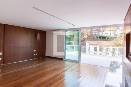 Casa de condomínio à venda com 524m², 4 quartos e 4 vagas Casa de condomínio à venda com 524m², 4 quartos e 4 vagassuite master