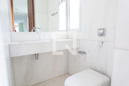 Casa de condomínio à venda com 524m², 4 quartos e 4 vagas Casa de condomínio à venda com 524m², 4 quartos e 4 vagasLavabo