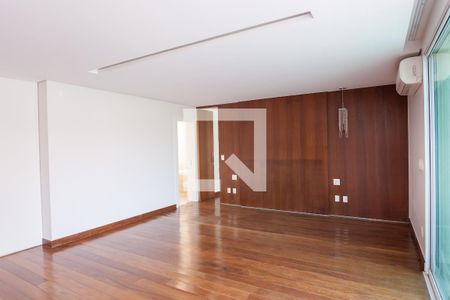 Casa de condomínio à venda com 524m², 4 quartos e 4 vagas Casa de condomínio à venda com 524m², 4 quartos e 4 vagassuite master