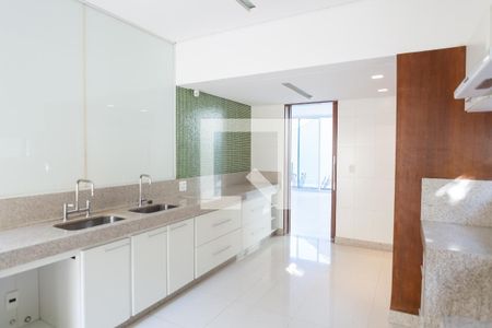 Casa de condomínio à venda com 524m², 4 quartos e 4 vagas Casa de condomínio à venda com 524m², 4 quartos e 4 vagasCozinha