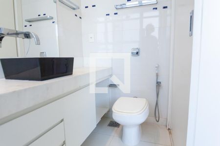 Casa de condomínio à venda com 524m², 4 quartos e 4 vagas Casa de condomínio à venda com 524m², 4 quartos e 4 vagasBanheiro suite 3