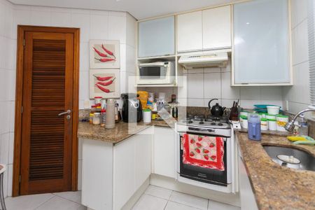 Casa à venda com 255m², 3 quartos e 3 vagas Casa à venda com 255m², 3 quartos e 3 vagasCozinha