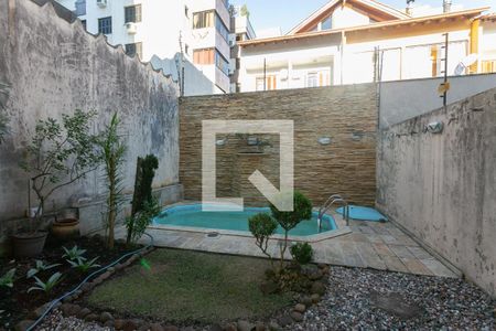 Casa à venda com 255m², 3 quartos e 3 vagas Casa à venda com 255m², 3 quartos e 3 vagasPiscina