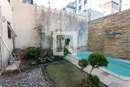 Casa à venda com 255m², 3 quartos e 3 vagas Casa à venda com 255m², 3 quartos e 3 vagasPiscina
