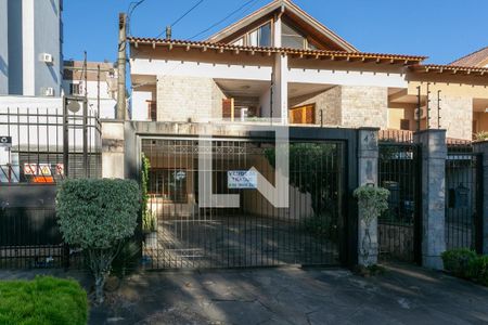 Casa à venda com 255m², 3 quartos e 3 vagas Casa à venda com 255m², 3 quartos e 3 vagasFachada da casa