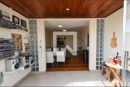 Apartamento para alugar com 242m², 3 quartos e 2 vagas Apartamento para alugar com 242m², 3 quartos e 2 vagasArea Privativa