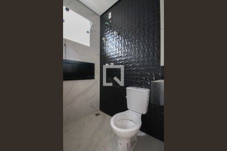 Casa à venda com 180m², 3 quartos e 3 vagasBanheiro da Suíte 2