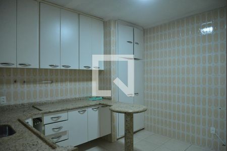 Casa à venda com 200m², 2 quartos e 3 vagasCozinha - Armários