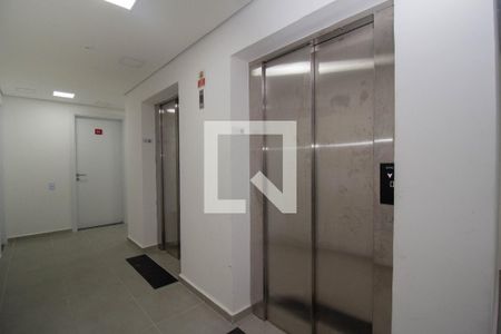 Apartamento à venda com 34m², 2 quartos e sem vaga Apartamento à venda com 34m², 2 quartos e sem vagaHall social