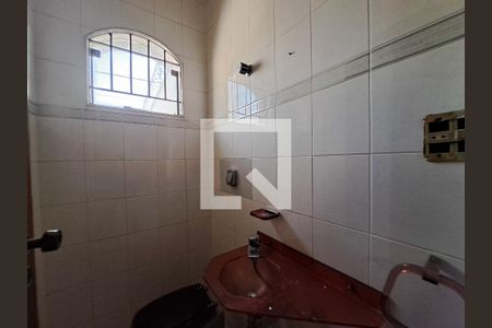 Casa à venda com 252m², 4 quartos e 6 vagas Casa à venda com 252m², 4 quartos e 6 vagasBanheiro da garagem