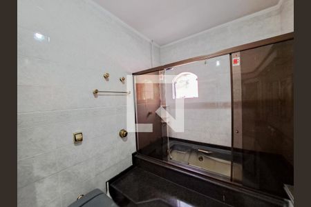 Casa à venda com 252m², 4 quartos e 6 vagas Casa à venda com 252m², 4 quartos e 6 vagasBanheiro da Suíte 1