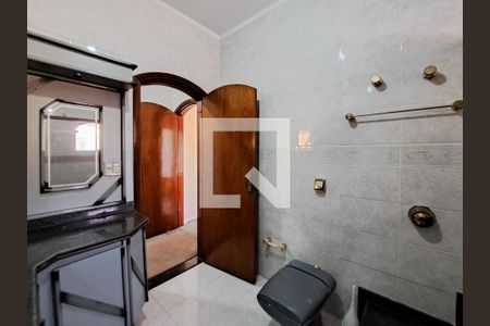 Casa à venda com 252m², 4 quartos e 6 vagas Casa à venda com 252m², 4 quartos e 6 vagasBanheiro da Suíte 1