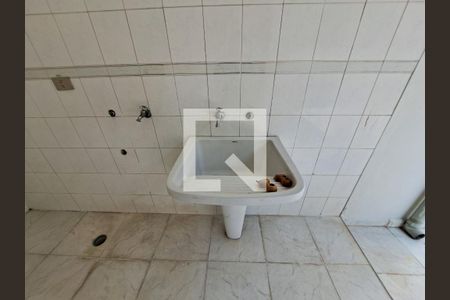 Casa à venda com 252m², 4 quartos e 6 vagas Casa à venda com 252m², 4 quartos e 6 vagasÁrea de Serviço