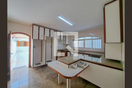 Casa à venda com 252m², 4 quartos e 6 vagas Casa à venda com 252m², 4 quartos e 6 vagasCozinha