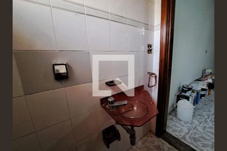 Casa à venda com 252m², 4 quartos e 6 vagas Casa à venda com 252m², 4 quartos e 6 vagasBanheiro da garagem